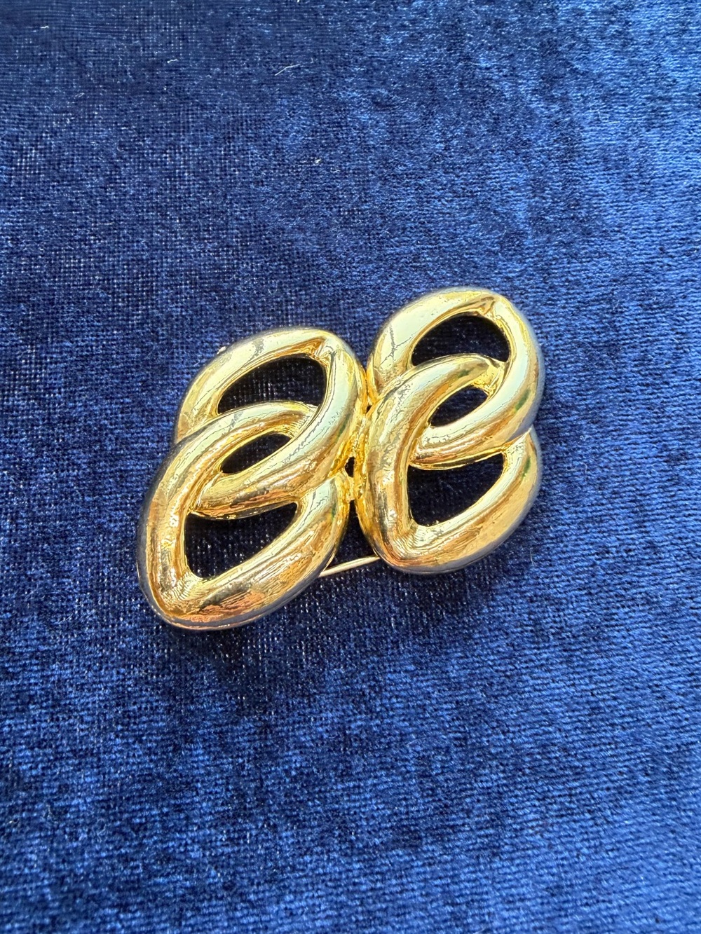 Vintage Gold Tone Interlocking Oval Brooch